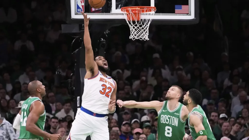 The New York Knicks stunned the Boston Celtics.
